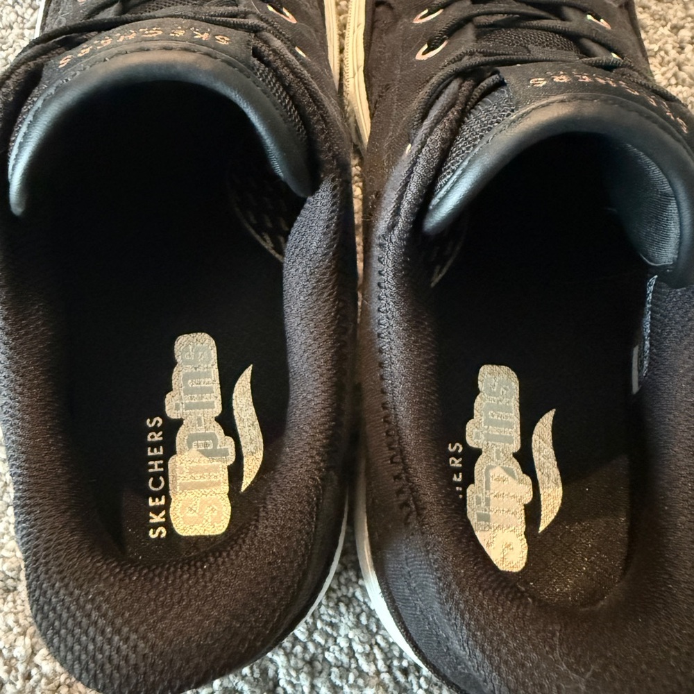 Skechers Black and White slip-in arch fit sneakers - Picture 2 of 3